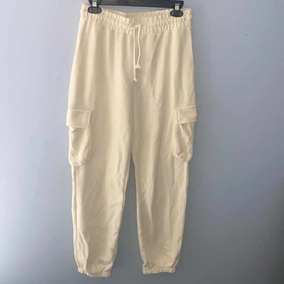 Forever 21 joggers, with pockets. Cream. - Picture 1 of 5
